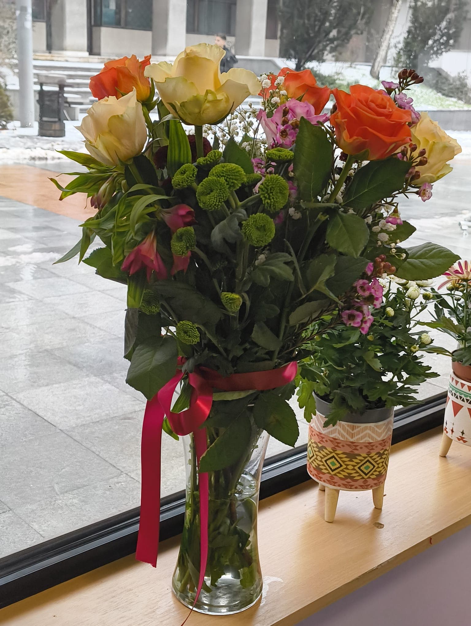 Aranjament floral în coș